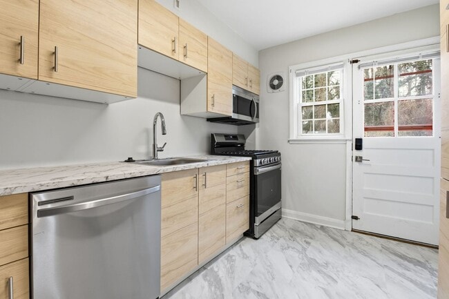 Building Photo - Newly Remodeled 3BR Semi-Detached in Catonsville | Refinished Oak Floors | Updated Kitchen + Bath...