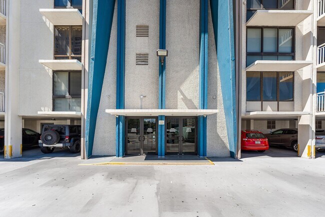 Building Photo - 1600 S Ocean Dr