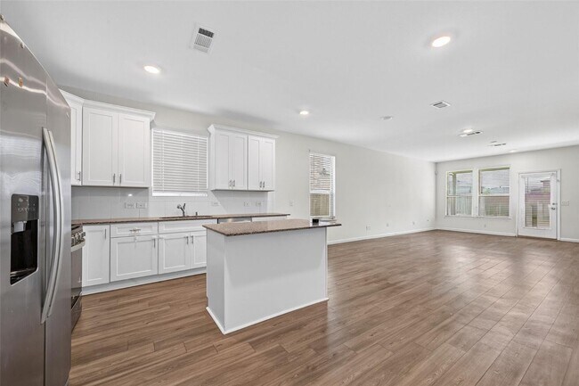 Building Photo - 8111 Star Ter Dr