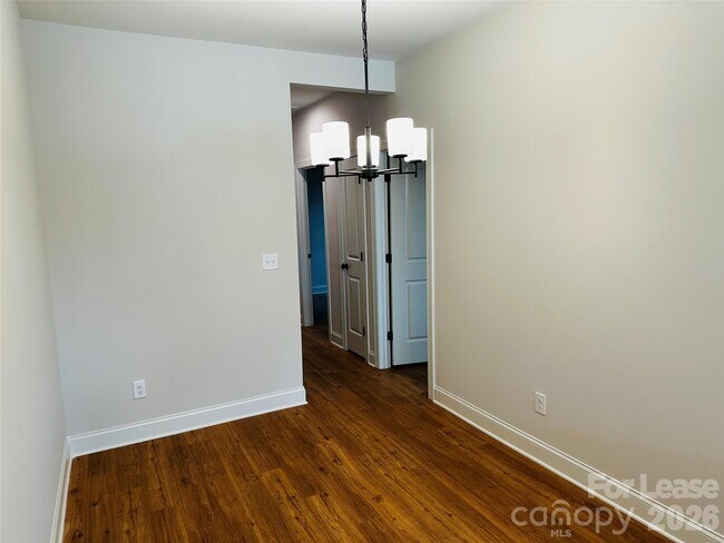 Building Photo - 525 N Linwood Ave