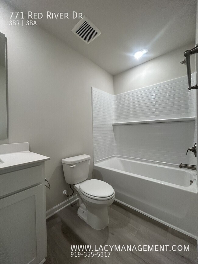Building Photo - 771 Red River Dr