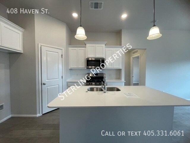Building Photo - 408 Haven St