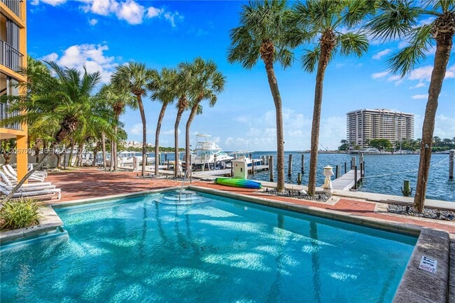 Building Photo - 1700 S Bayshore Ln