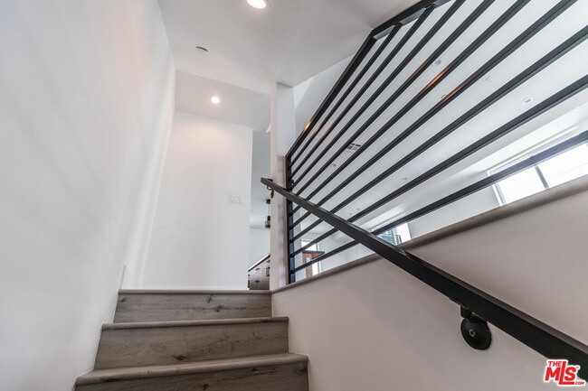 Building Photo - 4295 1/2 Tujunga Ave