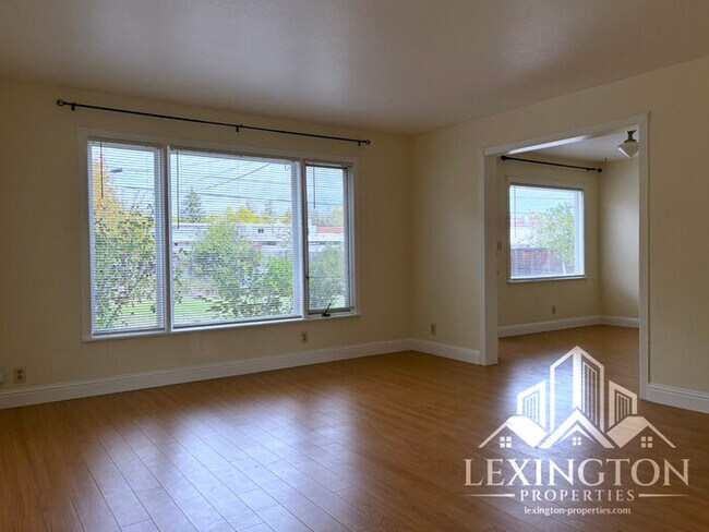 Building Photo - Wonderful, 3BD/2BA, Home off Bell St. and ...