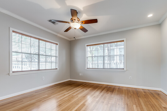 primary bedroom - 4035 Oak Ridge St