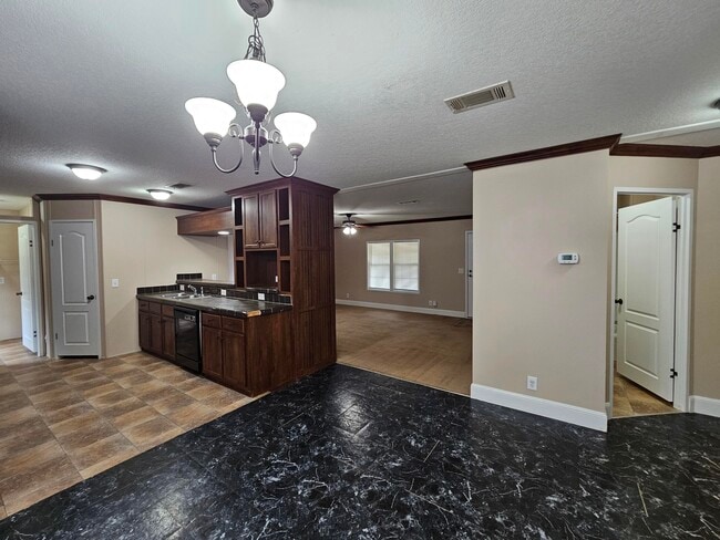 Building Photo - 8415 Verano St
