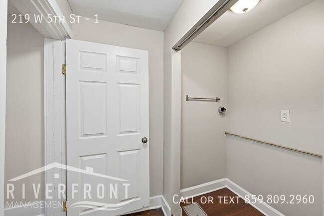 Building Photo - 219 W 5th St