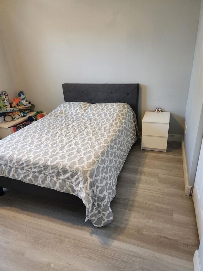 Building Photo - 5880 W Sample Rd