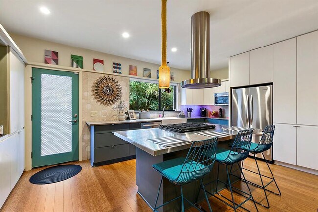 Building Photo - 805 Cumberland Rd