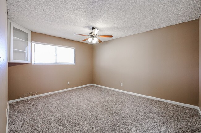 Building Photo - QUIET ADULT 55+ COMMUNITY