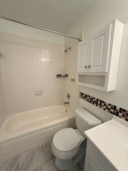 Building Photo - 10420 SW 158th Ct