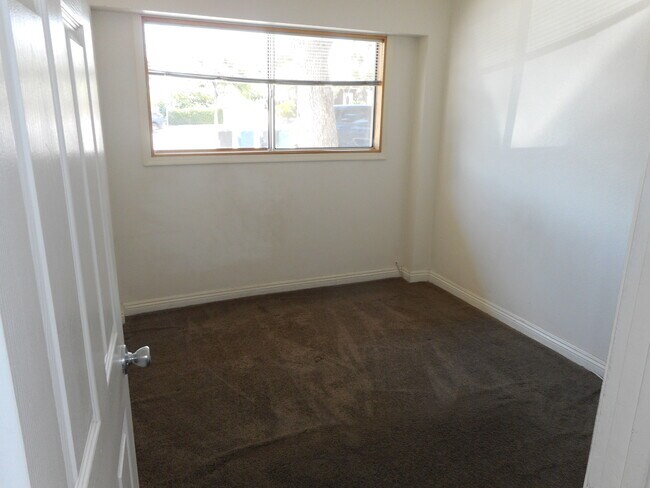 Building Photo - 3032 Walnut Grove Ave