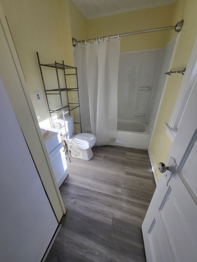 Building Photo - 233 Delaware Ave