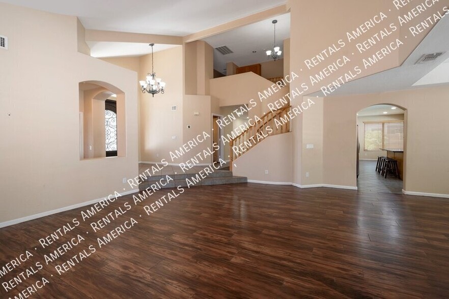 Primary Photo - 2682 S Beverly Pl