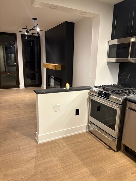 Building Photo - 1 E Scott St