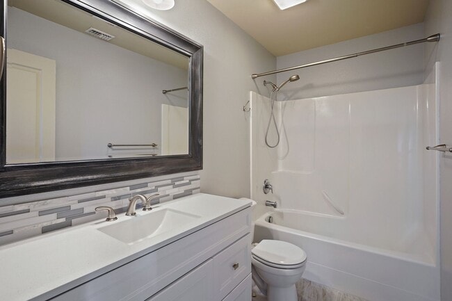 Building Photo - Updated home in Gardenside!