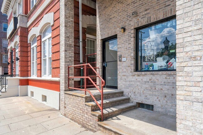 Building Photo - 4413 Park Ave