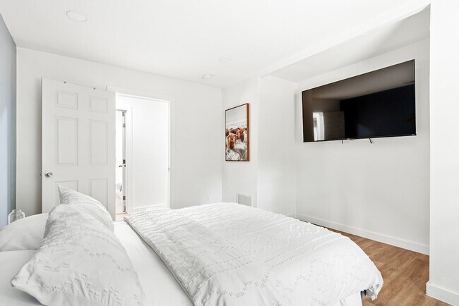 Building Photo - 4252 McComas Rd