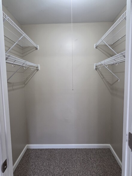 Building Photo - 5526 Humbert Rd