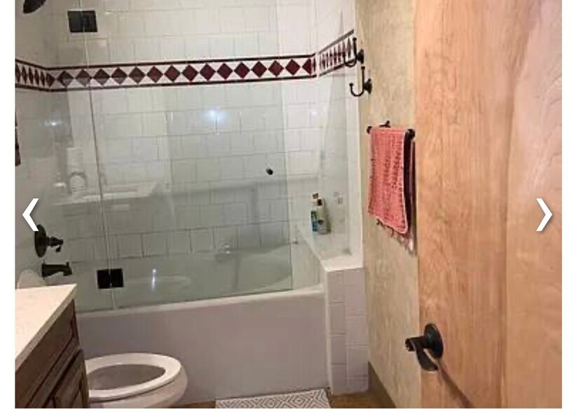 Building Photo - 312 W 5th St