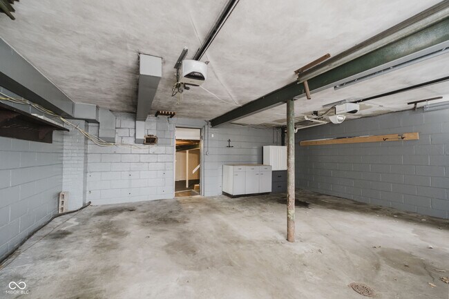 Building Photo - 3346 E Fall Creek Pkwy N Dr