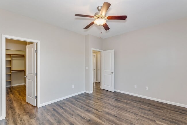 Building Photo - Large Duplex in Maize