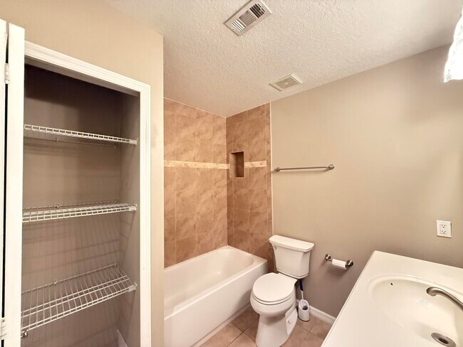 Building Photo - 486 NE Solida Cir