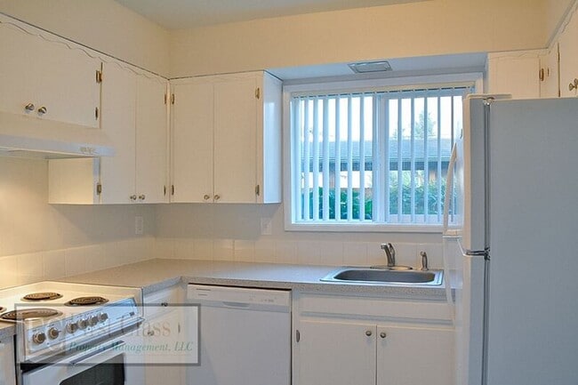 Building Photo - 2725 Maywood Dr