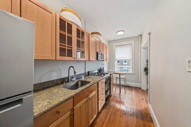 Building Photo - 229 Kelton St