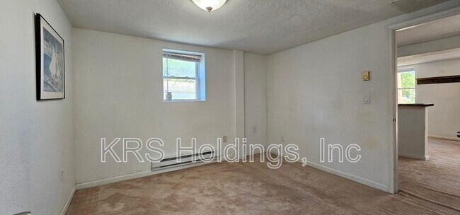 Building Photo - 927 Little Bay Ave