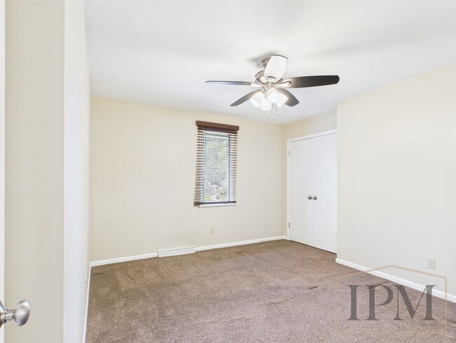 Building Photo - Fabulous 4 bedroom! York Suburban school d...