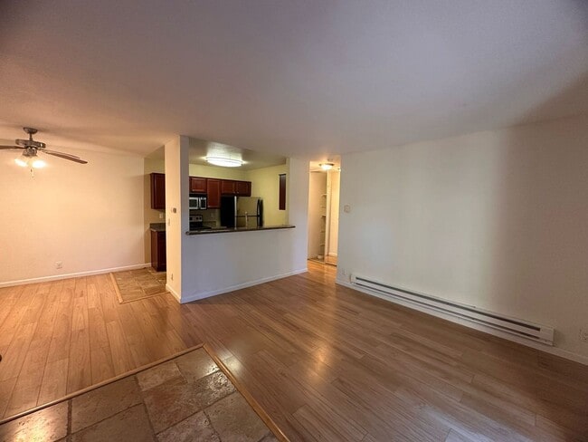 Building Photo - 2 bedrooms 2 bath condo Top floor for rent in Fremont