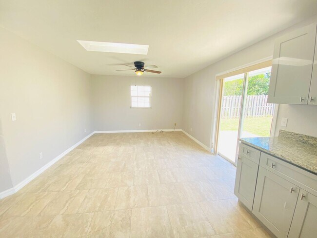 Building Photo - Beautiful 3 Bedroom House in Quiet Ormond Beach Neighborhood