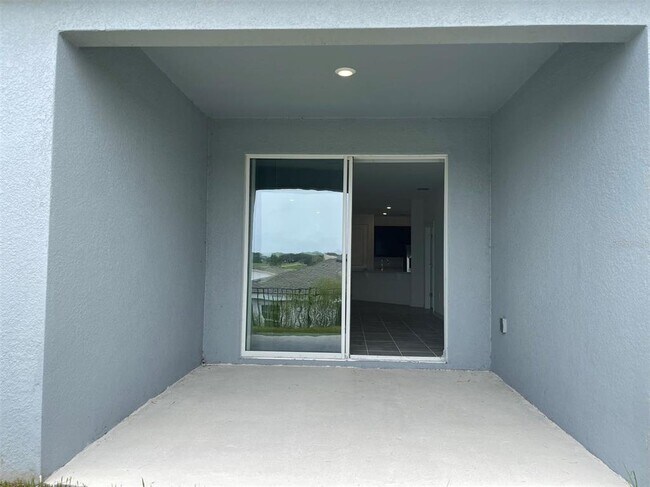 Building Photo - 835 Ofanto Wy