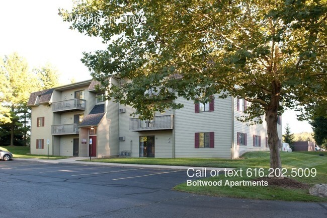Building Photo - 4657 Lake Michigan Dr