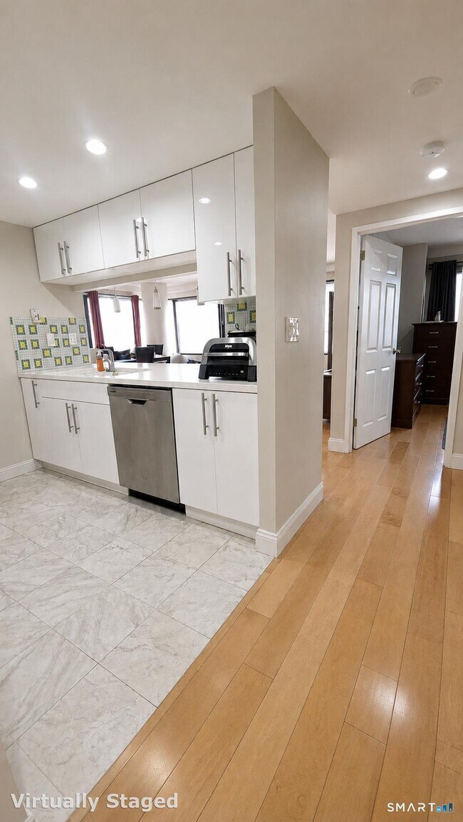Building Photo - 127 Greyrock Pl