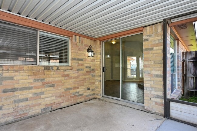 Building Photo - 6543 Liberty Valley Dr