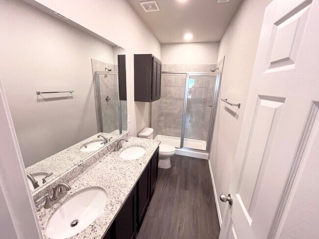 Building Photo - Luxury Duplex | 3 Bed/2 Bath | 1-Story | Covered Deck | Near Randolph AFB & Ft Sam