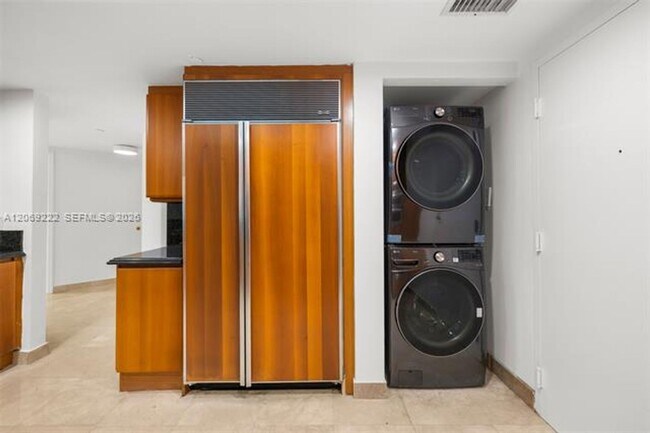 Building Photo - 9559 Collins Ave