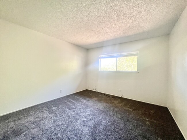 Building Photo - Gorgeous 2-bedroom 1-bathroom in Rocklin!