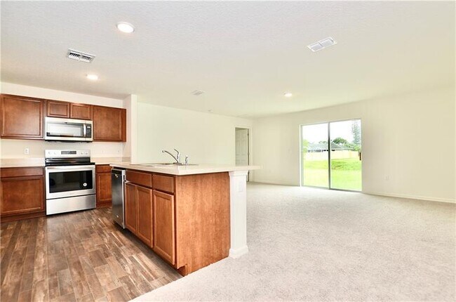 Building Photo - 1426 SW Merchant Ln