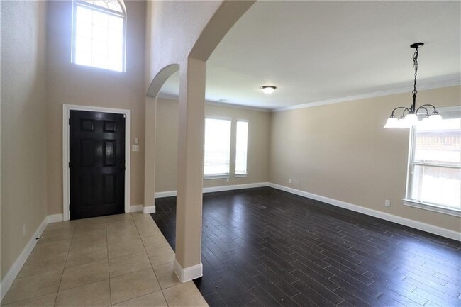 Building Photo - 8411 Creekside Timbers Dr