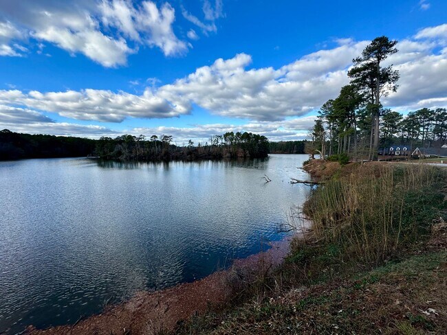 Building Photo - Large 3 Bedroom With Water Views