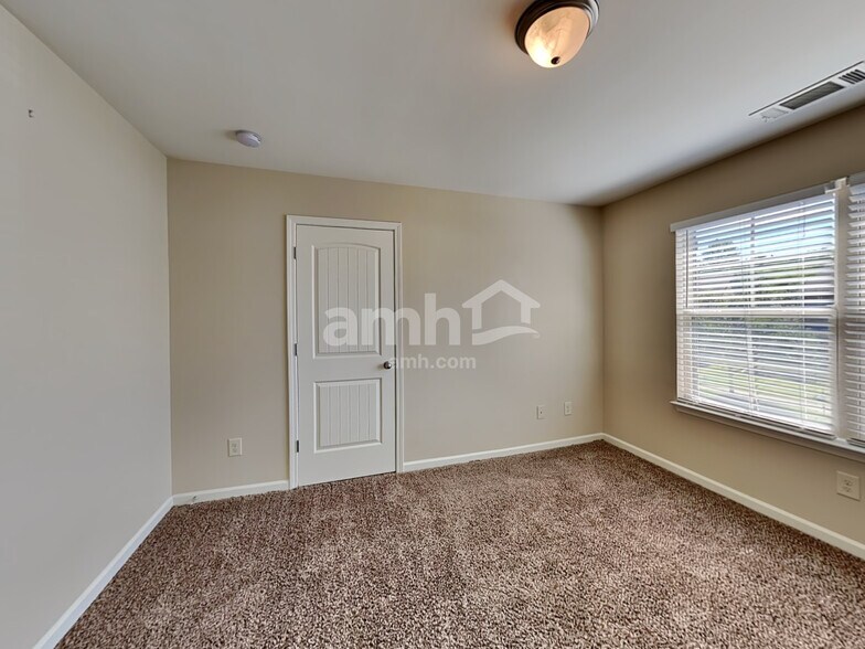 Building Photo - 812 Whitfield Oak Rd