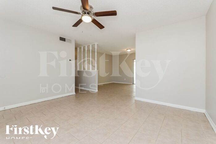 Building Photo - 5540 Lesser Dr