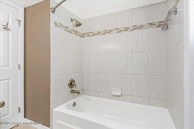 Building Photo - 436 Thrush Dr