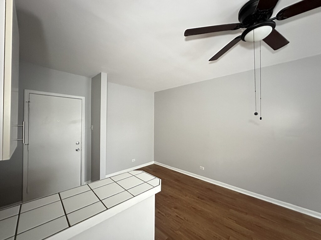 Building Photo - 4031 N Kenmore Ave