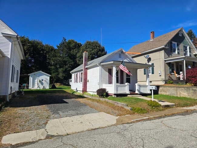 Building Photo - 35 Salisbury Ave