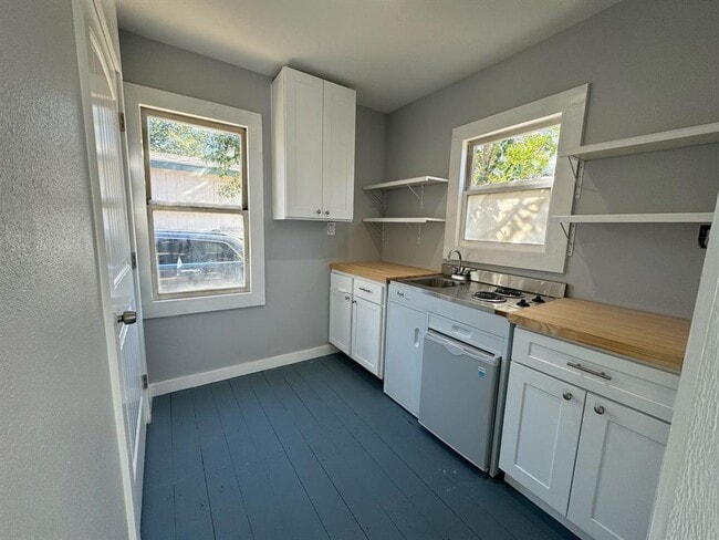 Building Photo - 511 Main St